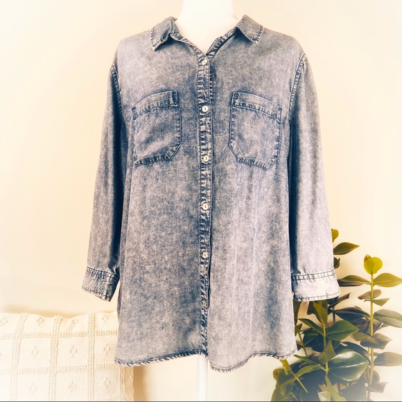 Liverpool Jeans Company Tops - Liverpool Blue Chambray Long Sleeve Button Down